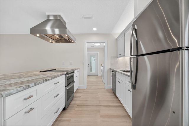 8776 SE Sandy Lane, Hobe Sound, FL 33455