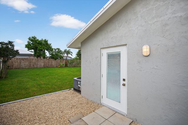 8776 SE Sandy Lane, Hobe Sound, FL 33455