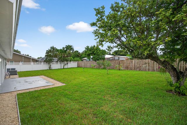 8776 SE Sandy Lane, Hobe Sound, FL 33455
