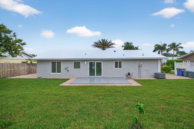 8776 SE Sandy Lane, Hobe Sound, FL 33455