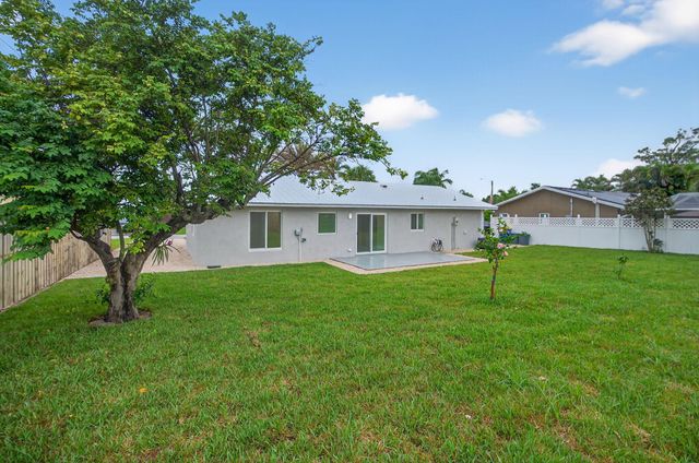 8776 SE Sandy Lane, Hobe Sound, FL 33455