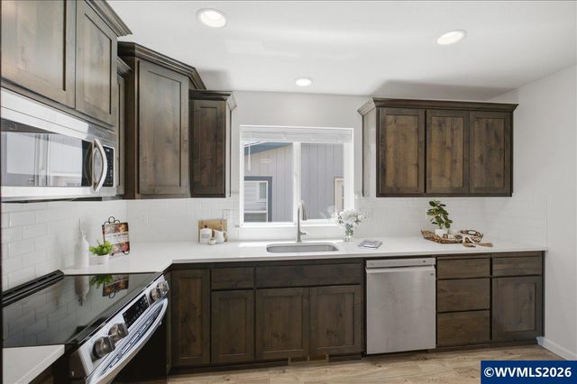 337 N 18th St, Philomath, OR 97370