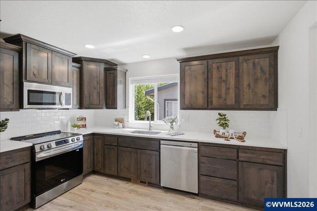 337 N 18th St, Philomath, OR 97370