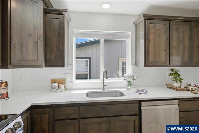 337 N 18th St, Philomath, OR 97370