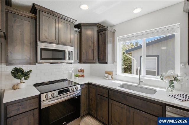 337 N 18th St, Philomath, OR 97370