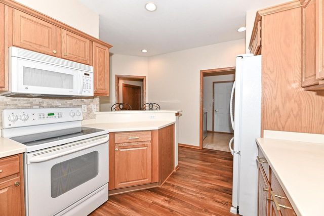 5332 S Butterfield WAY, Greenfield, WI 53221