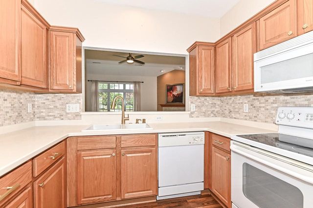 5332 S Butterfield WAY, Greenfield, WI 53221