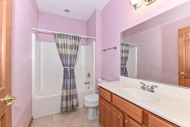 5332 S Butterfield WAY, Greenfield, WI 53221