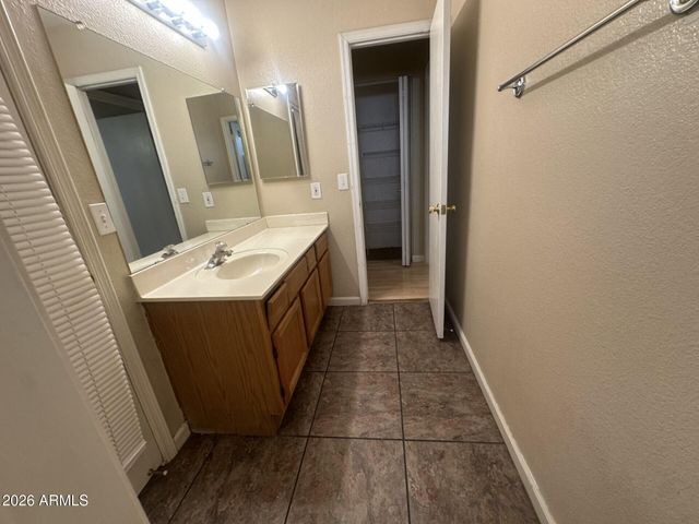 1249 E LAUREL Avenue, Gilbert, AZ 85234