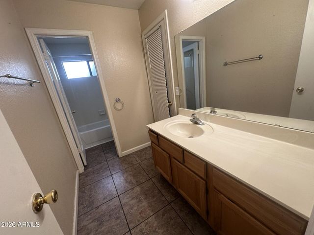 1249 E LAUREL Avenue, Gilbert, AZ 85234