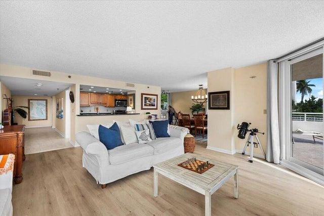 176 Helios Drive 106, Jupiter, FL 33477