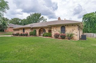 2016 Warwick Place, Fort Smith, AR 72903