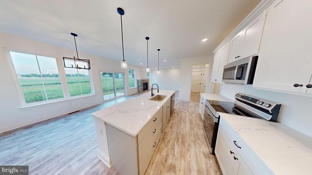 29 LAUSCH RD, Denver, PA 17517