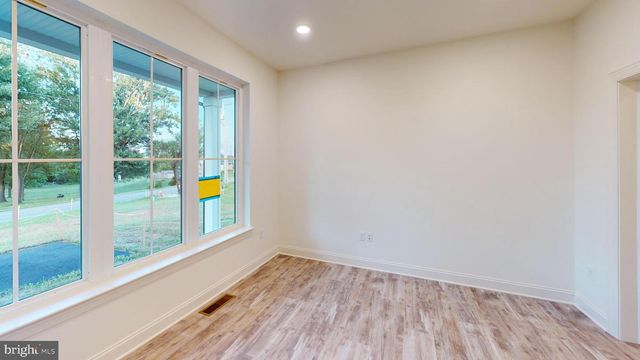29 LAUSCH RD, Denver, PA 17517