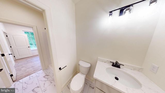 29 LAUSCH RD, Denver, PA 17517