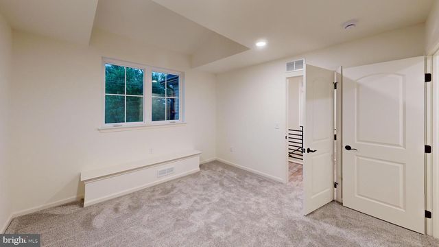 29 LAUSCH RD, Denver, PA 17517
