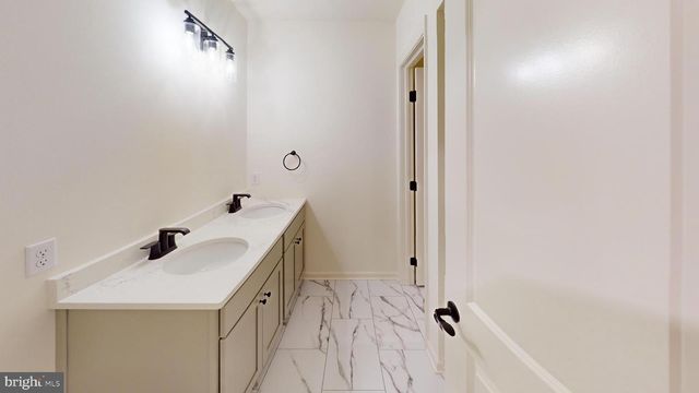 29 LAUSCH RD, Denver, PA 17517
