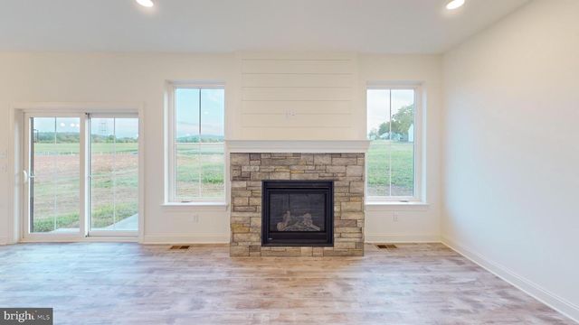 29 LAUSCH RD, Denver, PA 17517