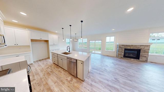 29 LAUSCH RD, Denver, PA 17517