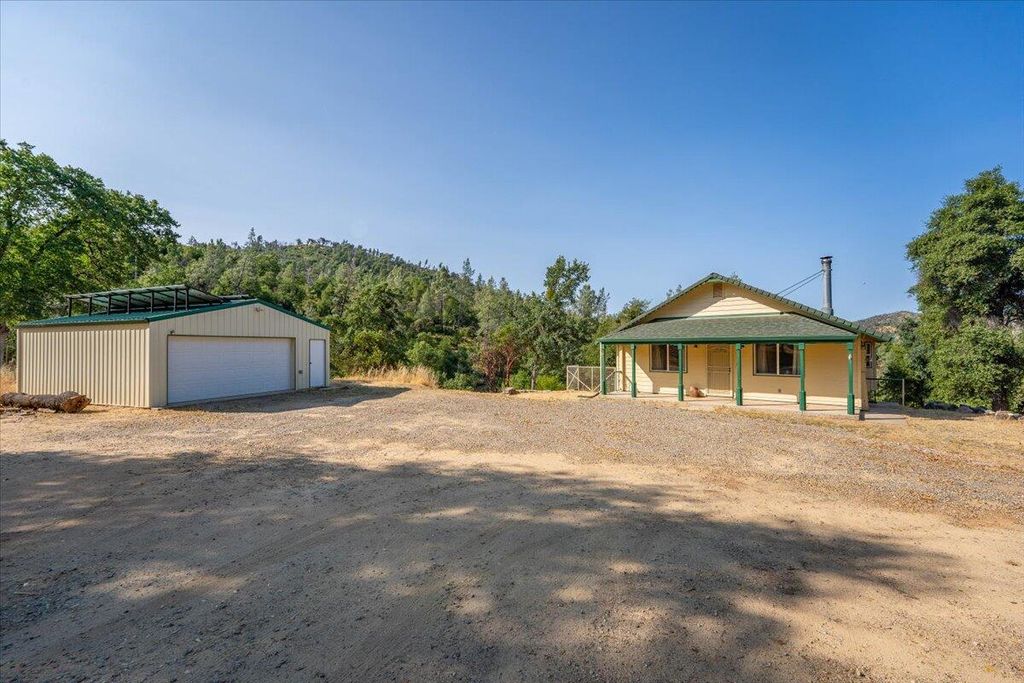 8550 Muletown Road, Redding, CA 96001