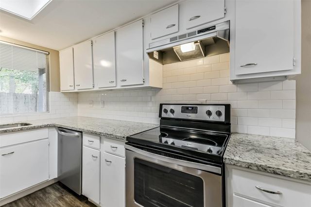 26 W Broken Oak Court, The Woodlands, TX 77381