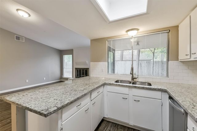 26 W Broken Oak Court, The Woodlands, TX 77381