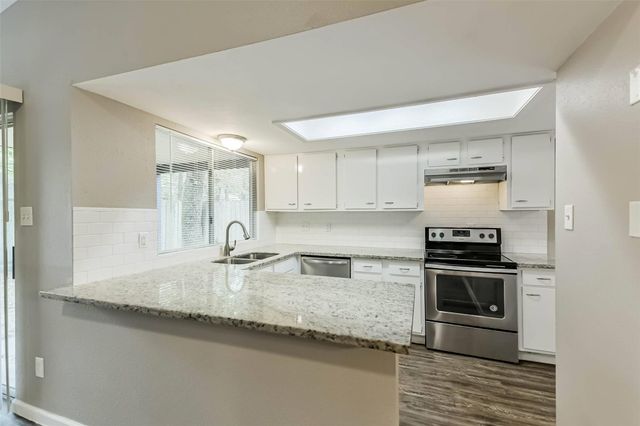 26 W Broken Oak Court, The Woodlands, TX 77381