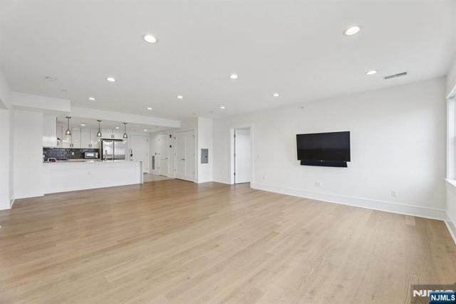 209-211 Hackensack Plank Road 5B, Weehawken, NJ 07086