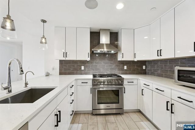 209-211 Hackensack Plank Road 5B, Weehawken, NJ 07086