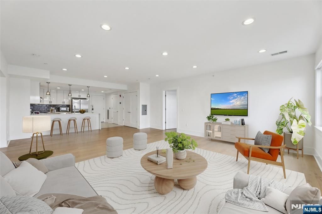 209-211 Hackensack Plank Road 5B, Weehawken, NJ 07086