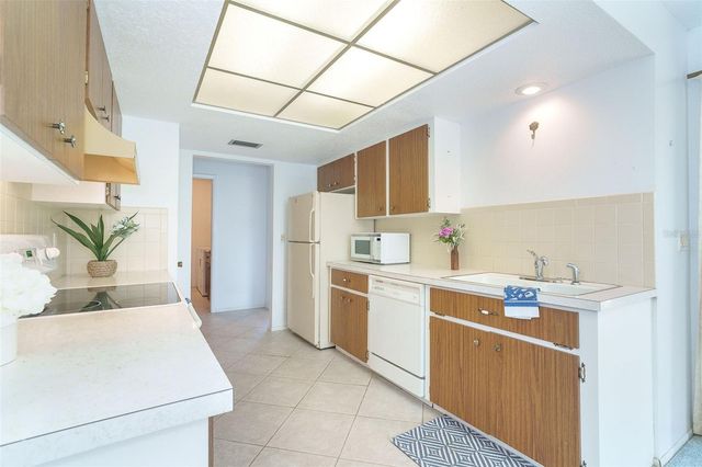5833 S MIAMI ROAD, Venice, FL 34293