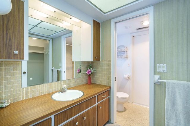 5833 S MIAMI ROAD, Venice, FL 34293
