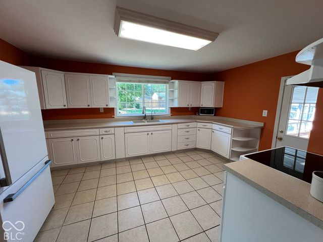 1358 N Ridgeview Drive, Indianapolis, IN 46219