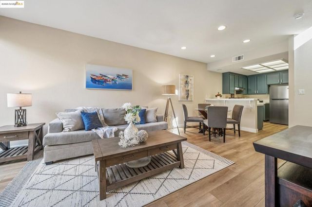 2605 Beach Head Ct, Richmond, CA 94804