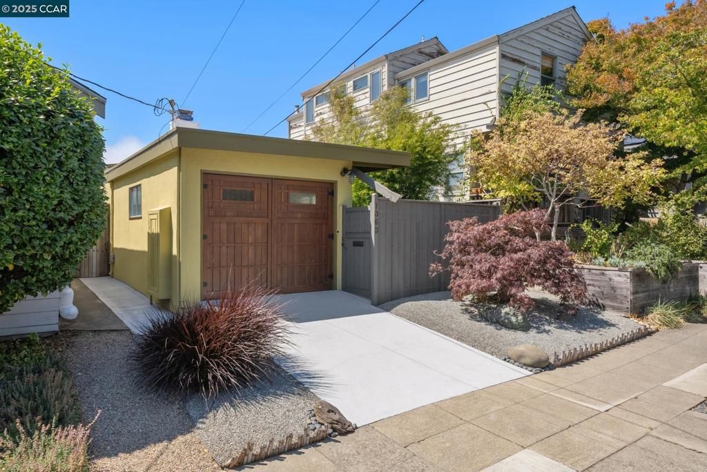 1060 Curtis Street, Albany, CA 94706