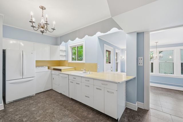 2189 Saint Clair Avenue, Saint Paul, MN 55105