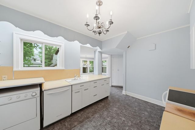2189 Saint Clair Avenue, Saint Paul, MN 55105
