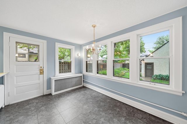 2189 Saint Clair Avenue, Saint Paul, MN 55105