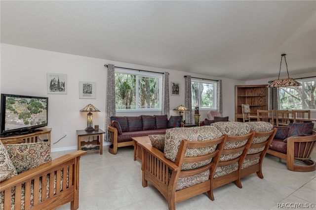 8977 W Emerald Oaks Drive, Crystal River, FL 34428