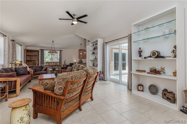 8977 W Emerald Oaks Drive, Crystal River, FL 34428