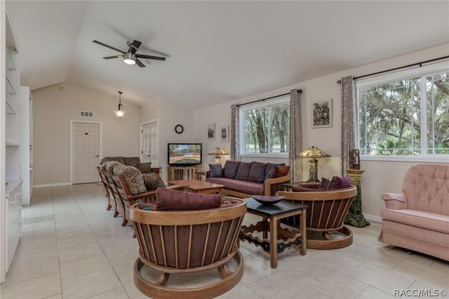 8977 W Emerald Oaks Drive, Crystal River, FL 34428