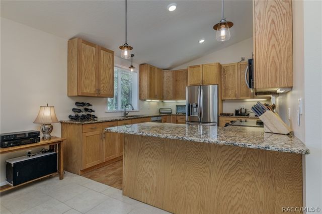 8977 W Emerald Oaks Drive, Crystal River, FL 34428