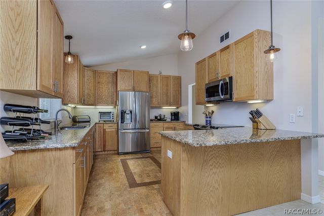 8977 W Emerald Oaks Drive, Crystal River, FL 34428