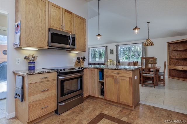 8977 W Emerald Oaks Drive, Crystal River, FL 34428