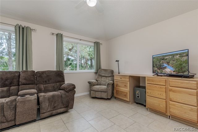 8977 W Emerald Oaks Drive, Crystal River, FL 34428