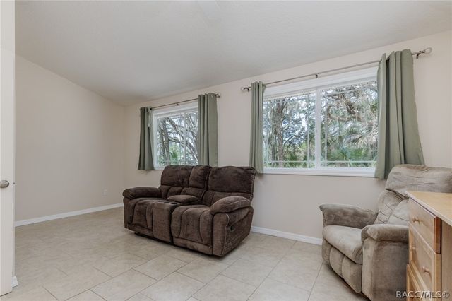 8977 W Emerald Oaks Drive, Crystal River, FL 34428