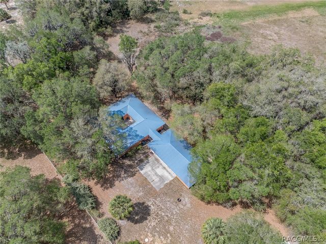 8977 W Emerald Oaks Drive, Crystal River, FL 34428