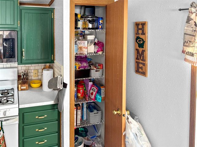 124 W 8th Avenue, Stanley, WI 54768