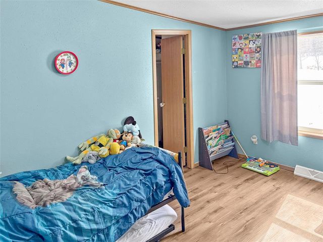 124 W 8th Avenue, Stanley, WI 54768