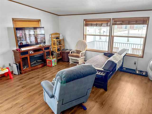 124 W 8th Avenue, Stanley, WI 54768